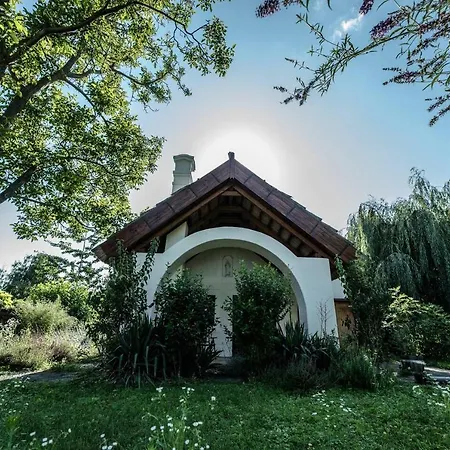 Extra Large House With Big Garden, Sauna Nyaraló *